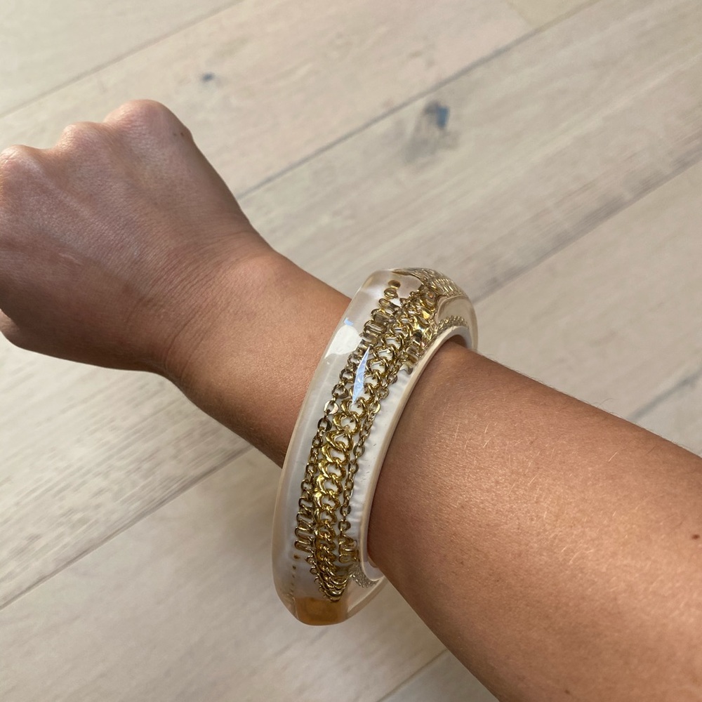 BCBG BANGLE BRACELET WHITE & GOLD